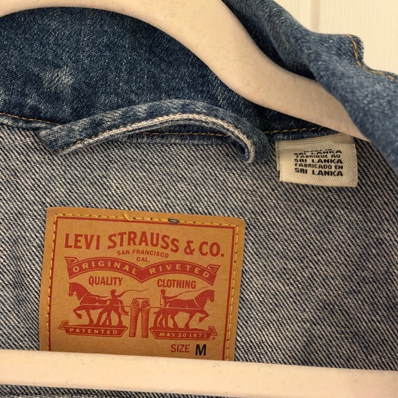 levi's cropped medium wash denim jacket - Picture 4 of 6